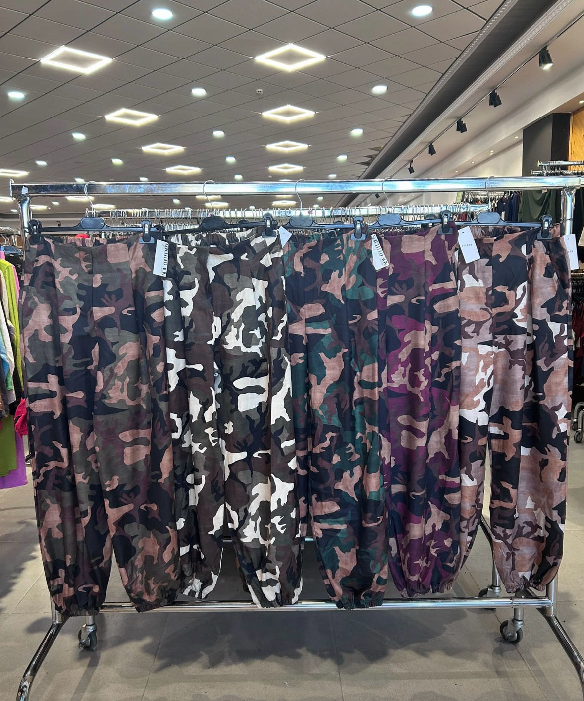Pantalón pinza camuflaje